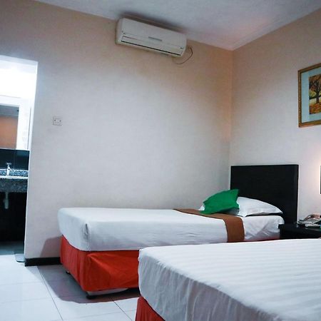 Helios Hotel Malang Exterior photo