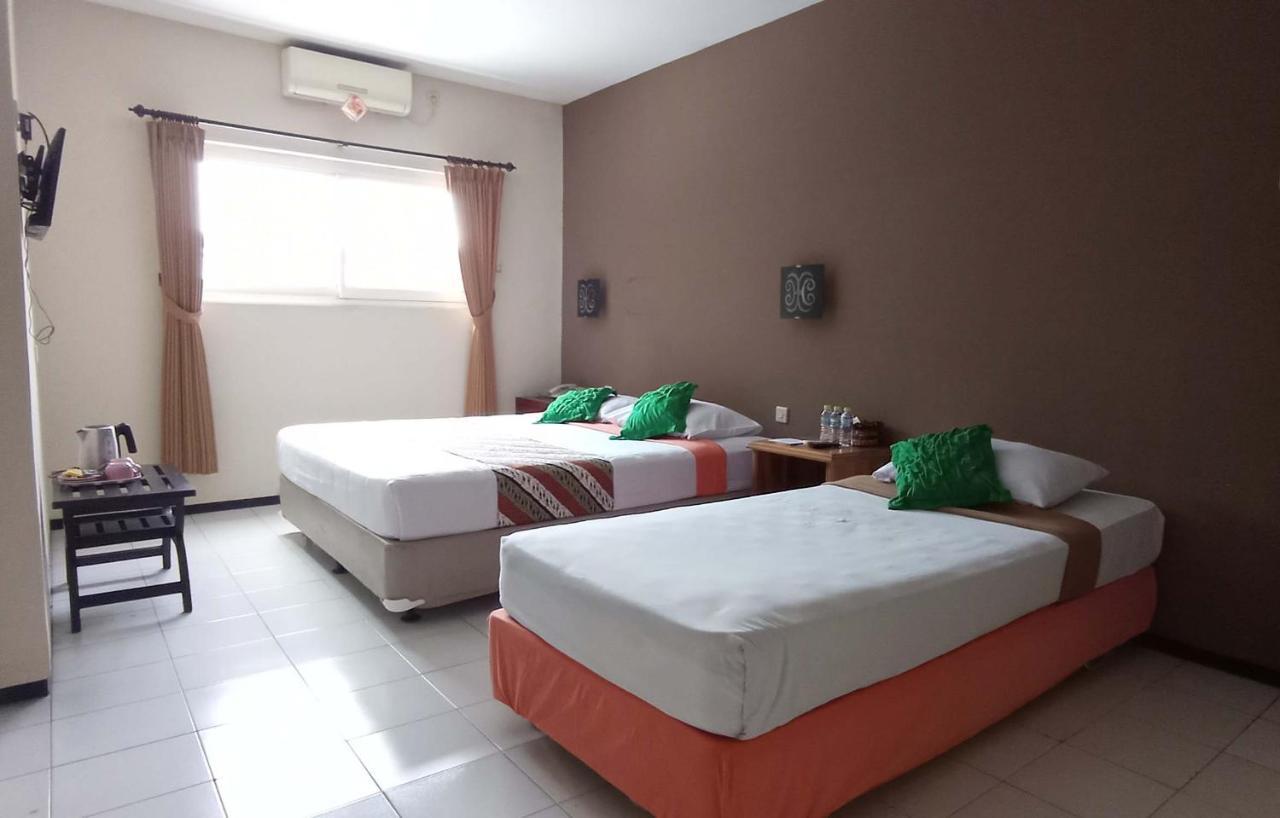 Helios Hotel Malang Exterior photo