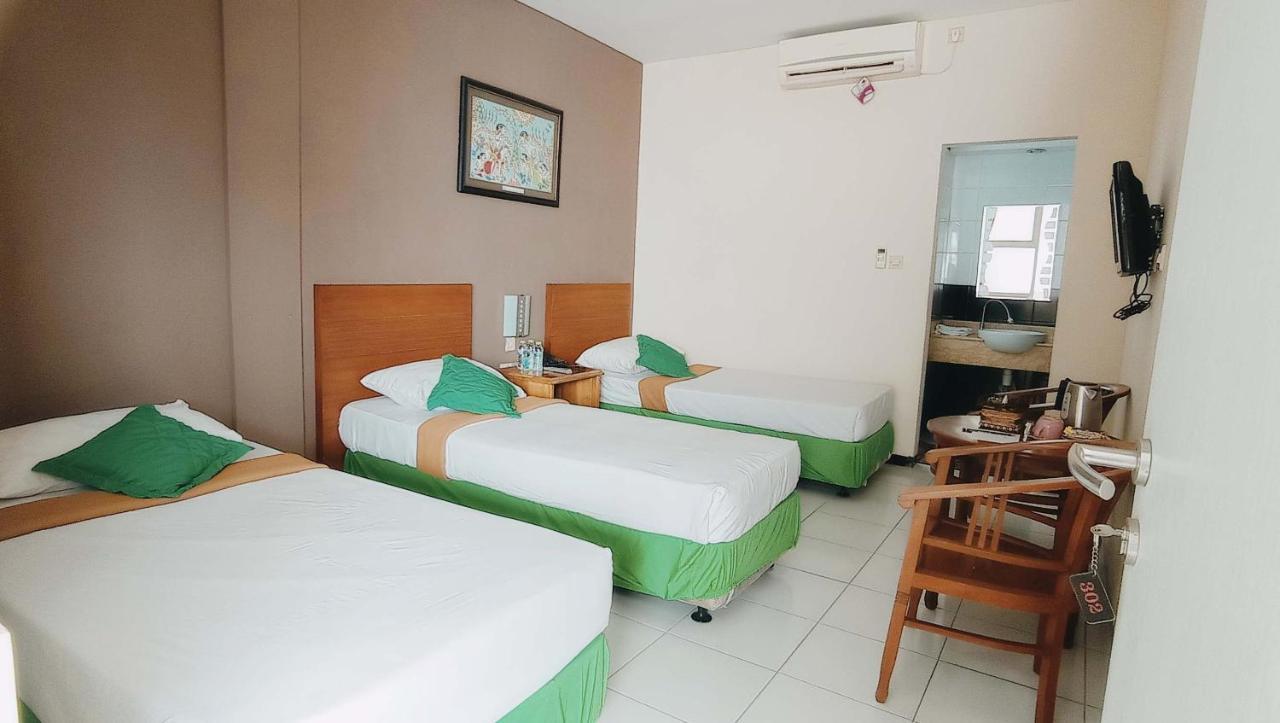 Helios Hotel Malang Exterior photo