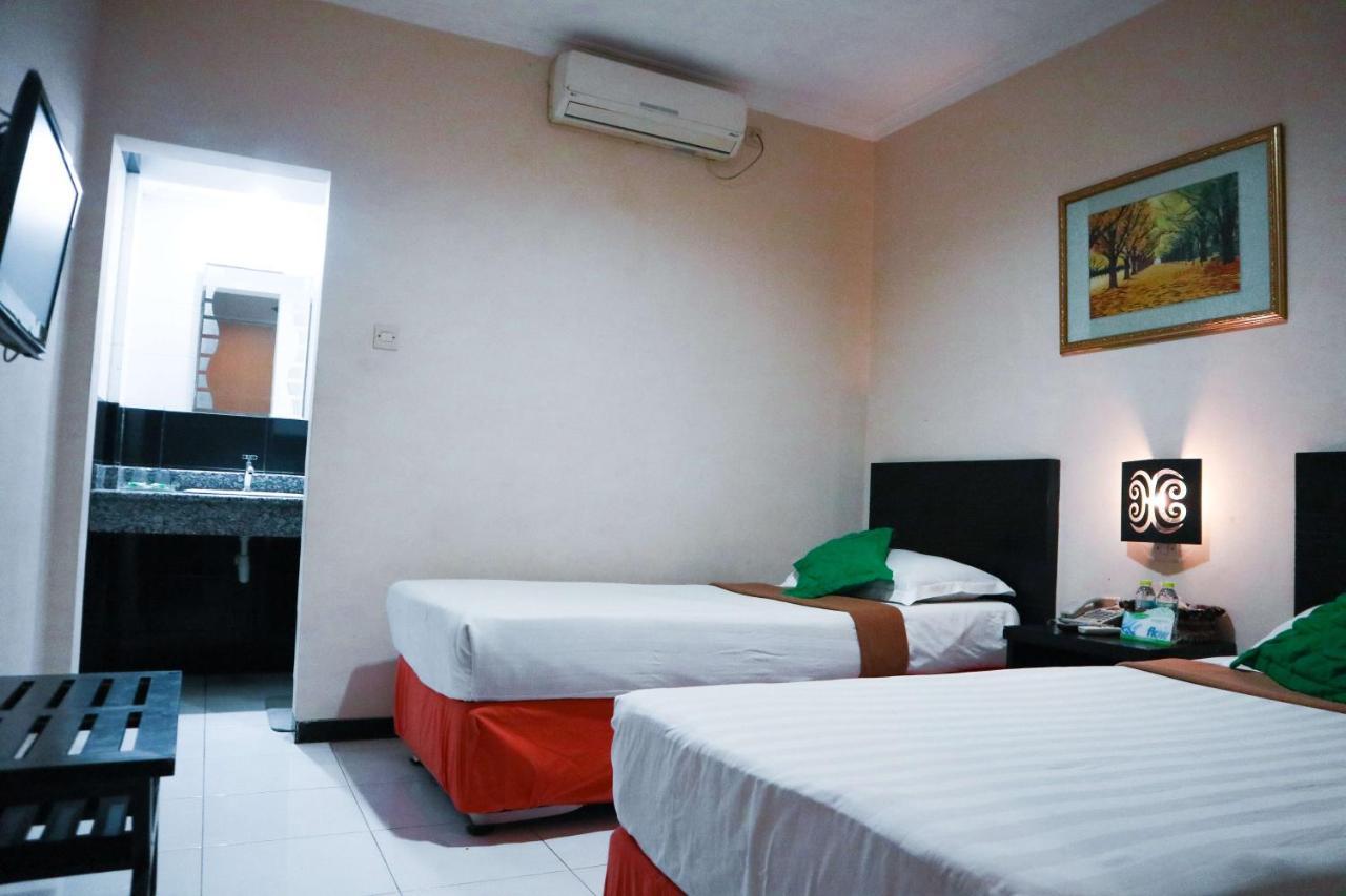 Helios Hotel Malang Exterior photo