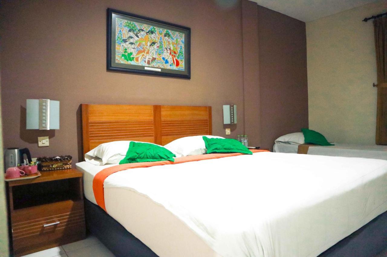 Helios Hotel Malang Exterior photo