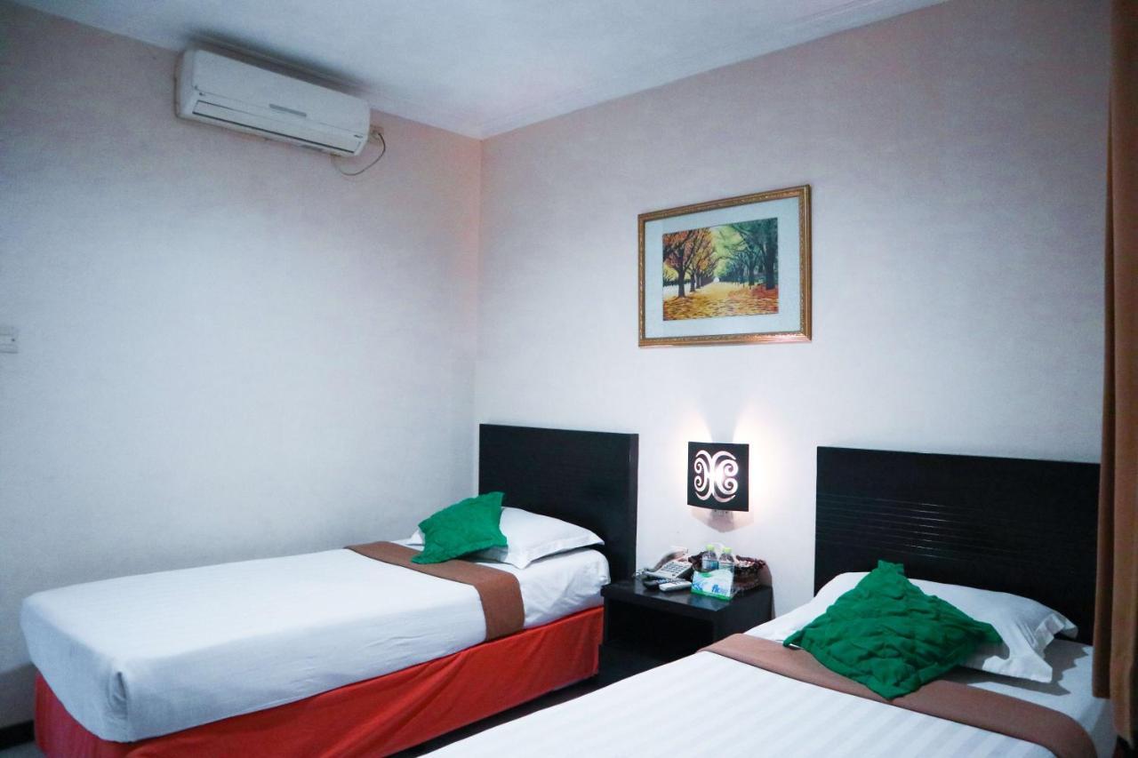Helios Hotel Malang Exterior photo