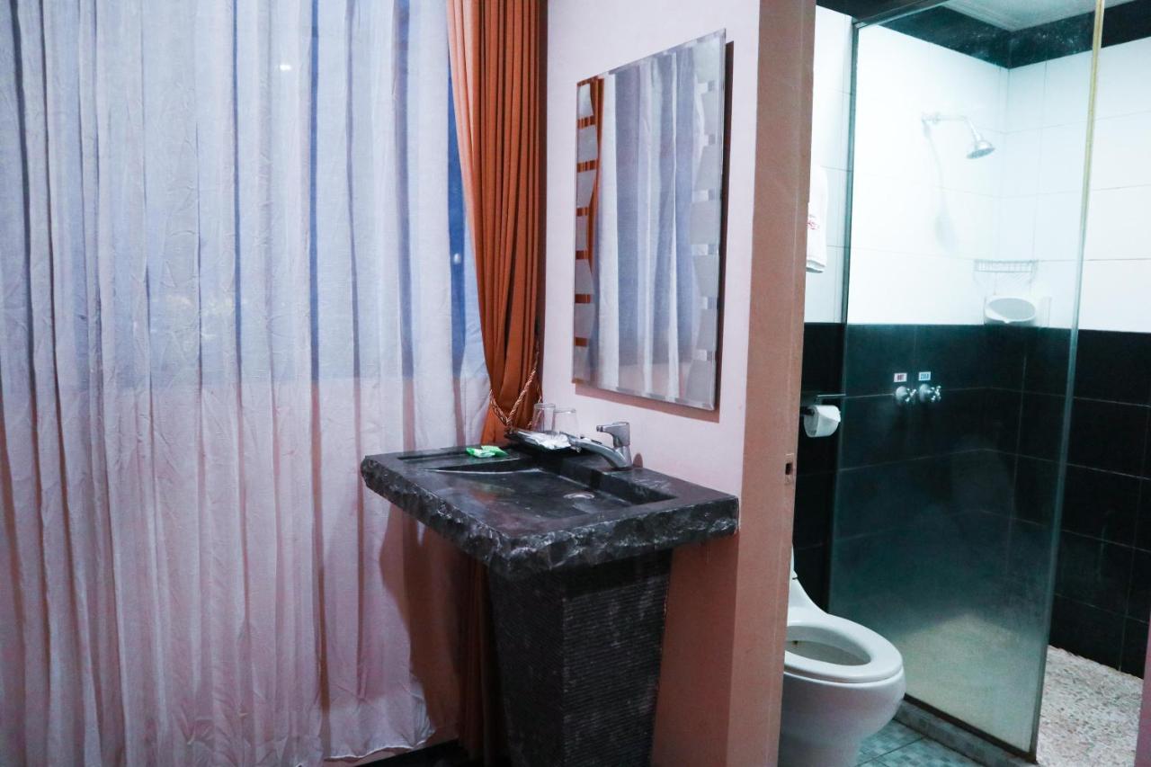 Helios Hotel Malang Exterior photo