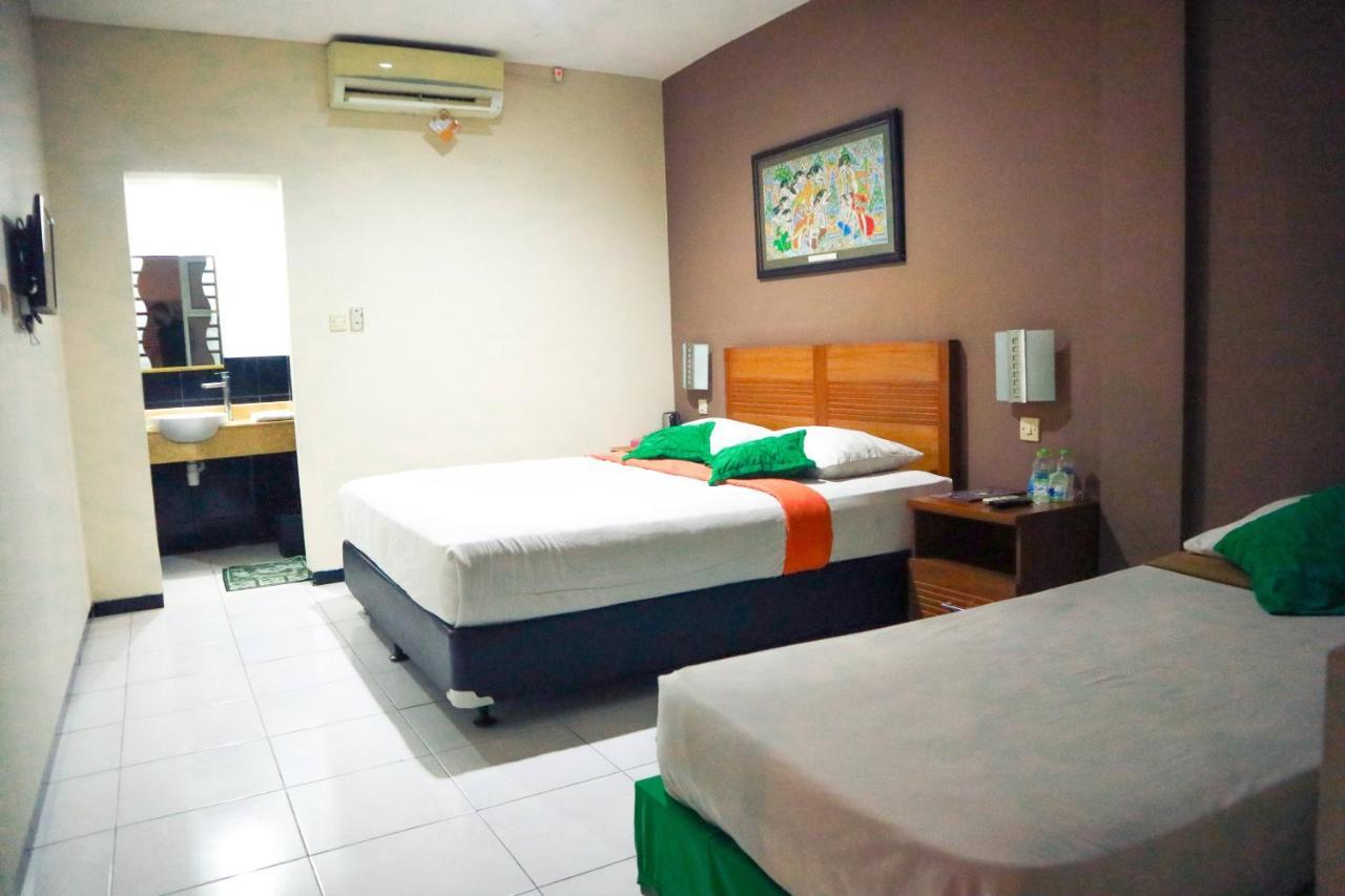 Helios Hotel Malang Exterior photo