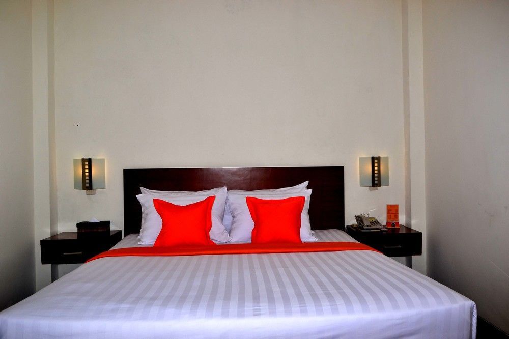 Helios Hotel Malang Exterior photo