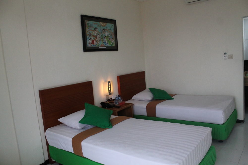 Helios Hotel Malang Exterior photo