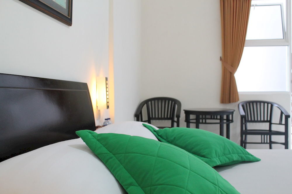 Helios Hotel Malang Exterior photo