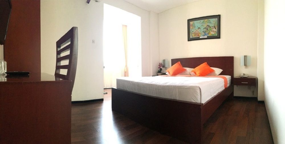 Helios Hotel Malang Exterior photo