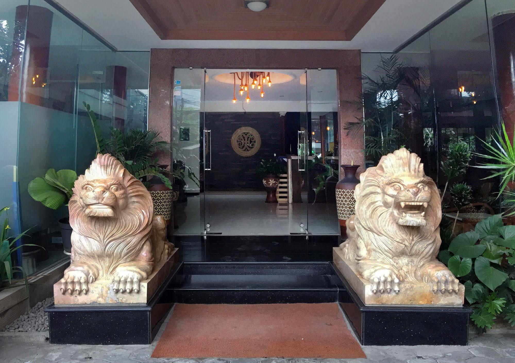 Helios Hotel Malang Exterior photo